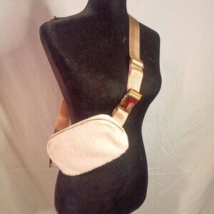Brand New CITRUSY BOUTIQUE Ivory Sherpa Belt Bag Chunky Gold Hardware